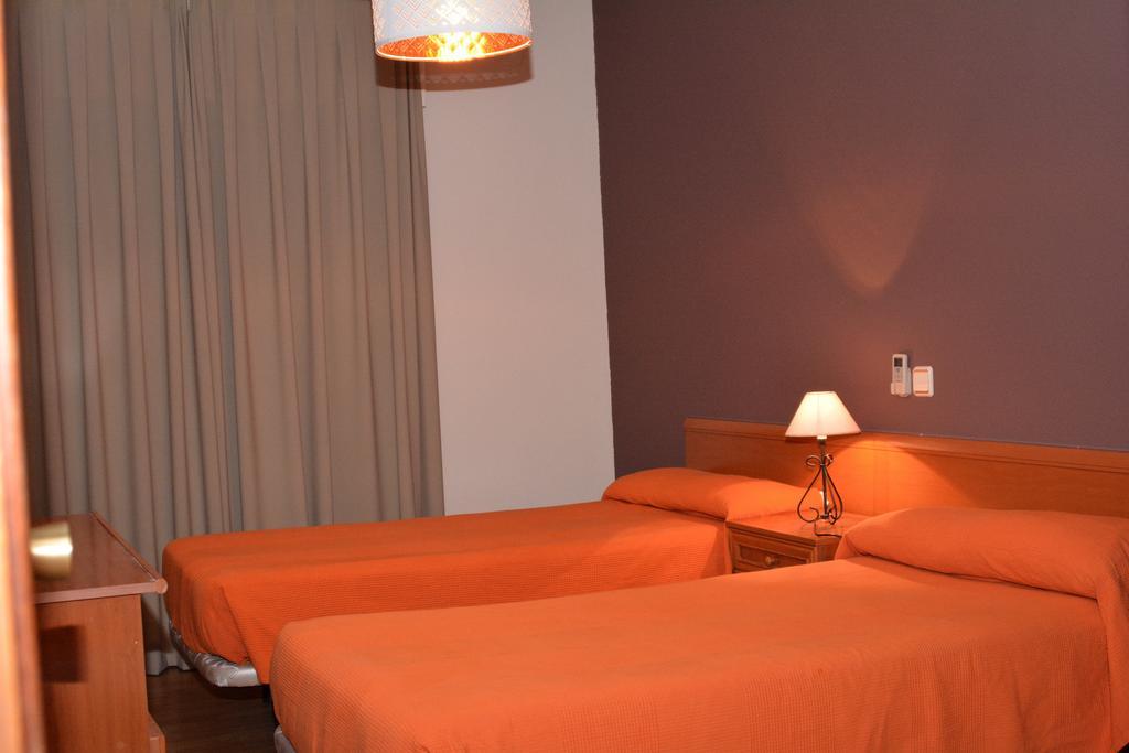 Hostal Gastrobar Carmelo Villarejo de Salvanés Extérieur photo