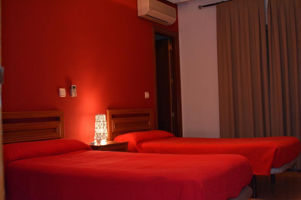 Hostal Gastrobar Carmelo Villarejo de Salvanés Extérieur photo